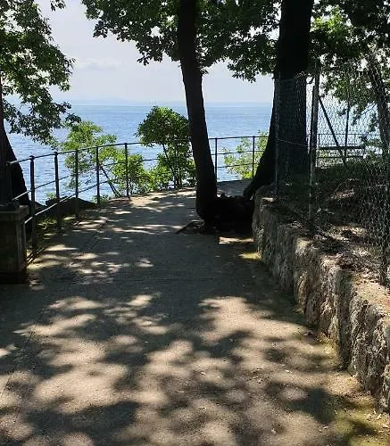 アパート With A View *